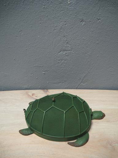 Tray with cover in green metal "Turtle"