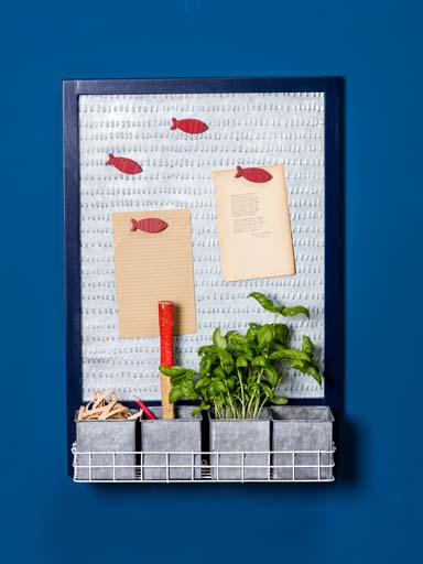 Zinc pannel with red fish magnets