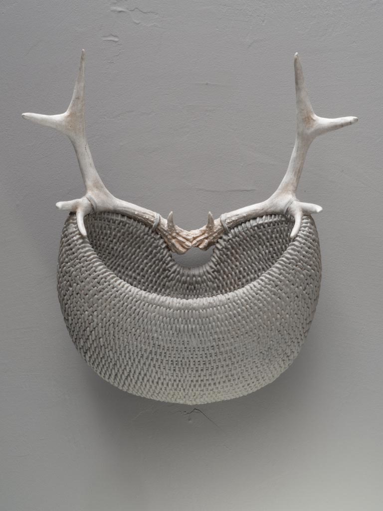 Resin antlers hanging basket - 3