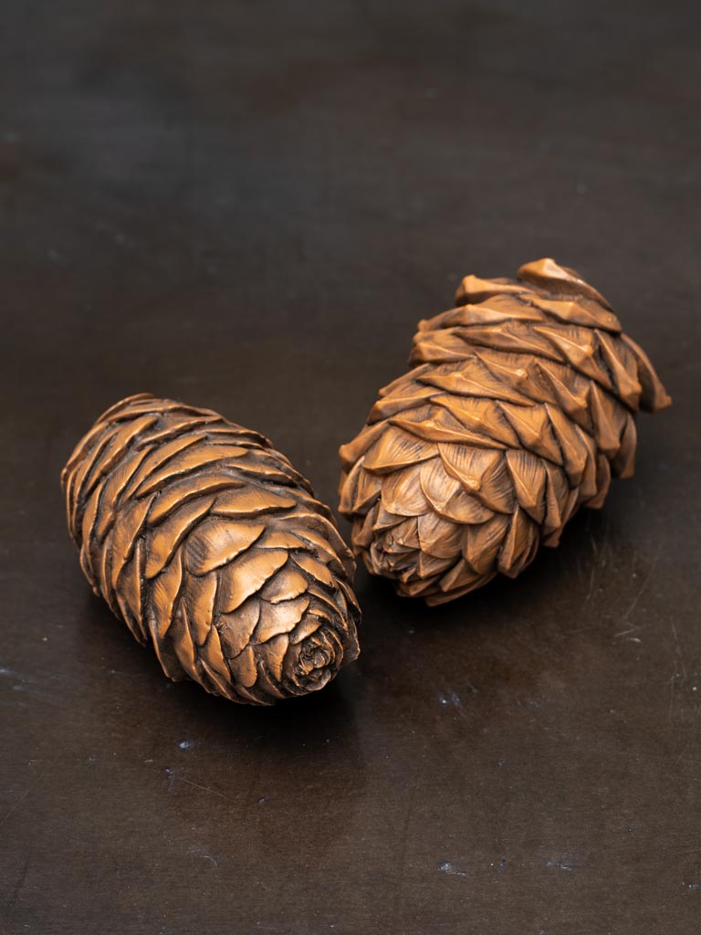 S/2 resin pinecones - 1