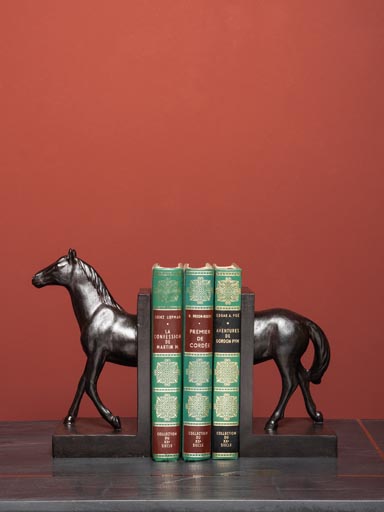 Proud horse bookends