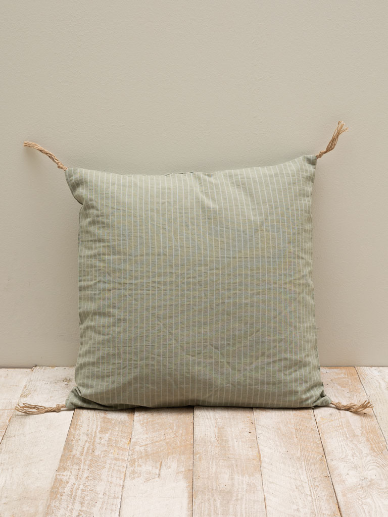 Light green cushion with jute - 3