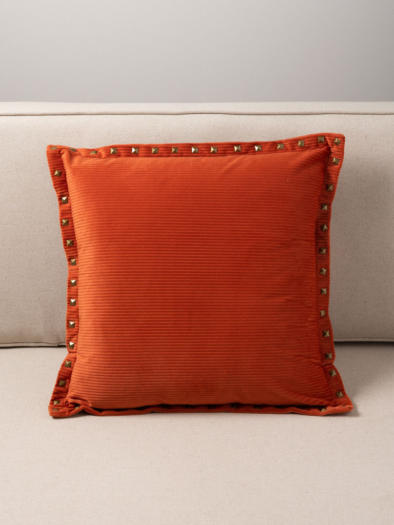 Coussin velours côtelé orange et clous - 1