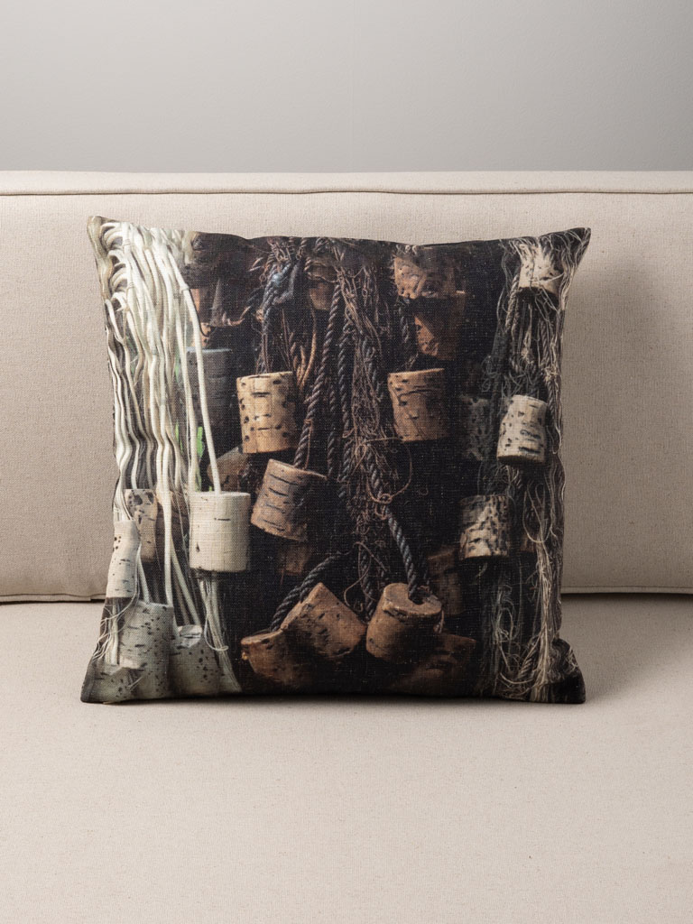 Cushion with cork floats - 1