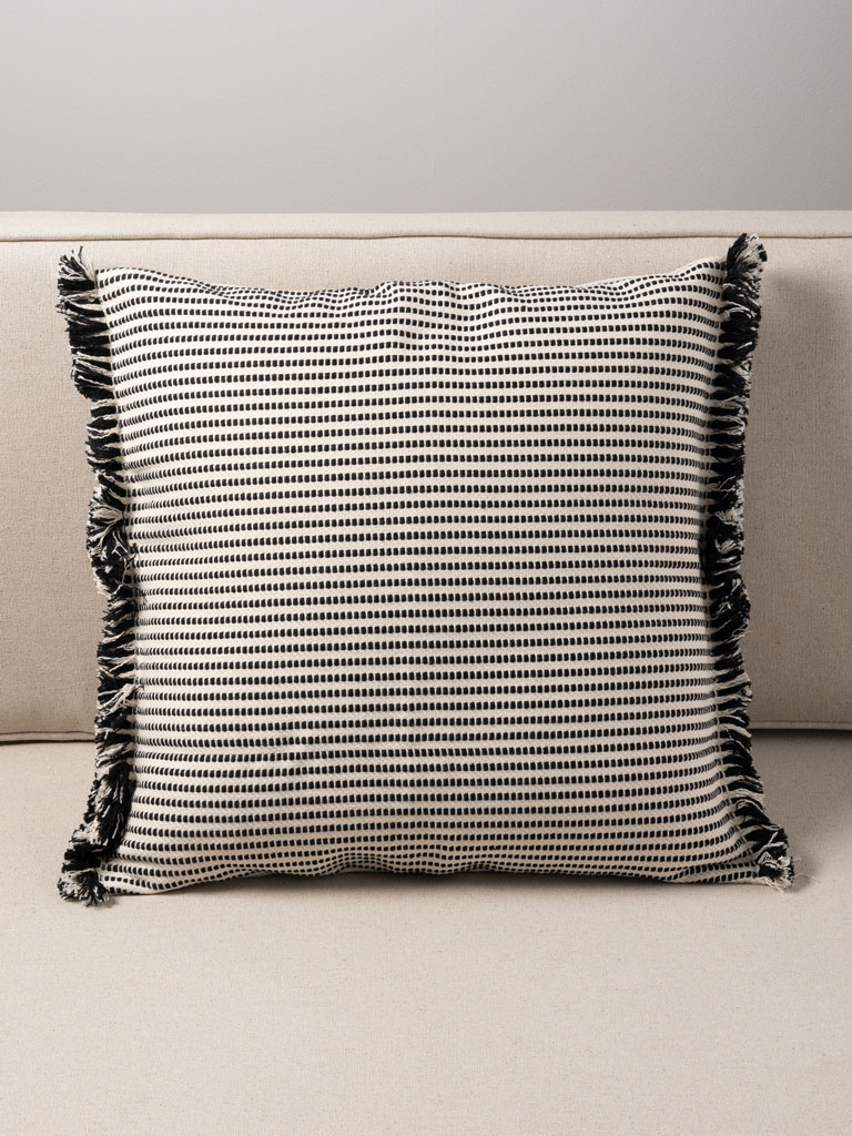 Coussin ligné noir et blanc petites franges - 1