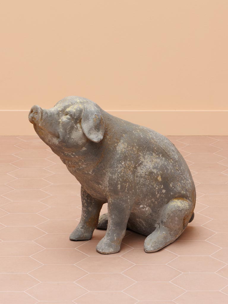 Large outdoor sitted pig - 1