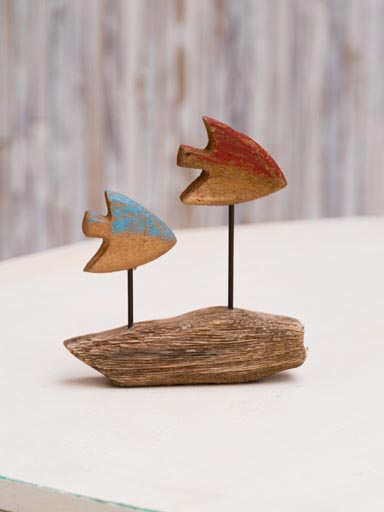 Red and blue standing fishes