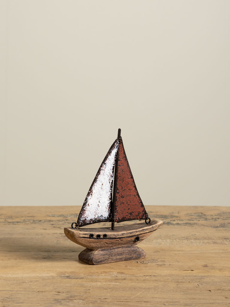 Petit bateau voile en fer rouge - 3