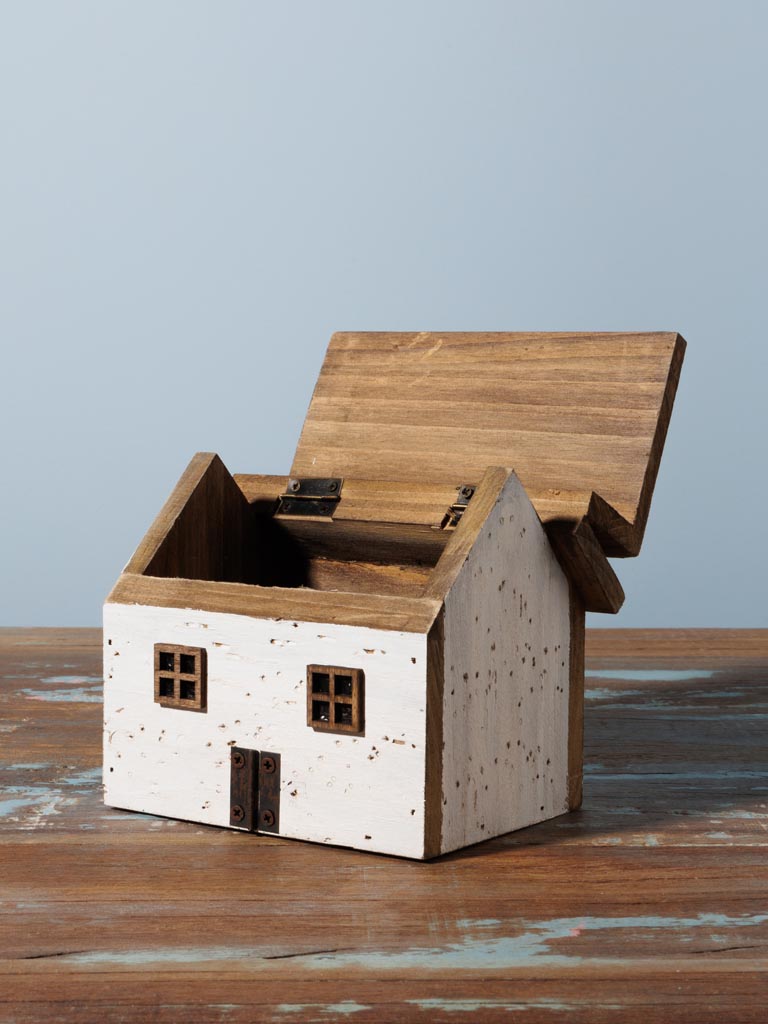Small box white fisherman house - 3