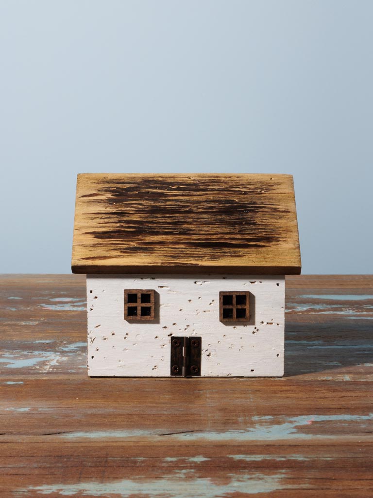 Small box white fisherman house - 5