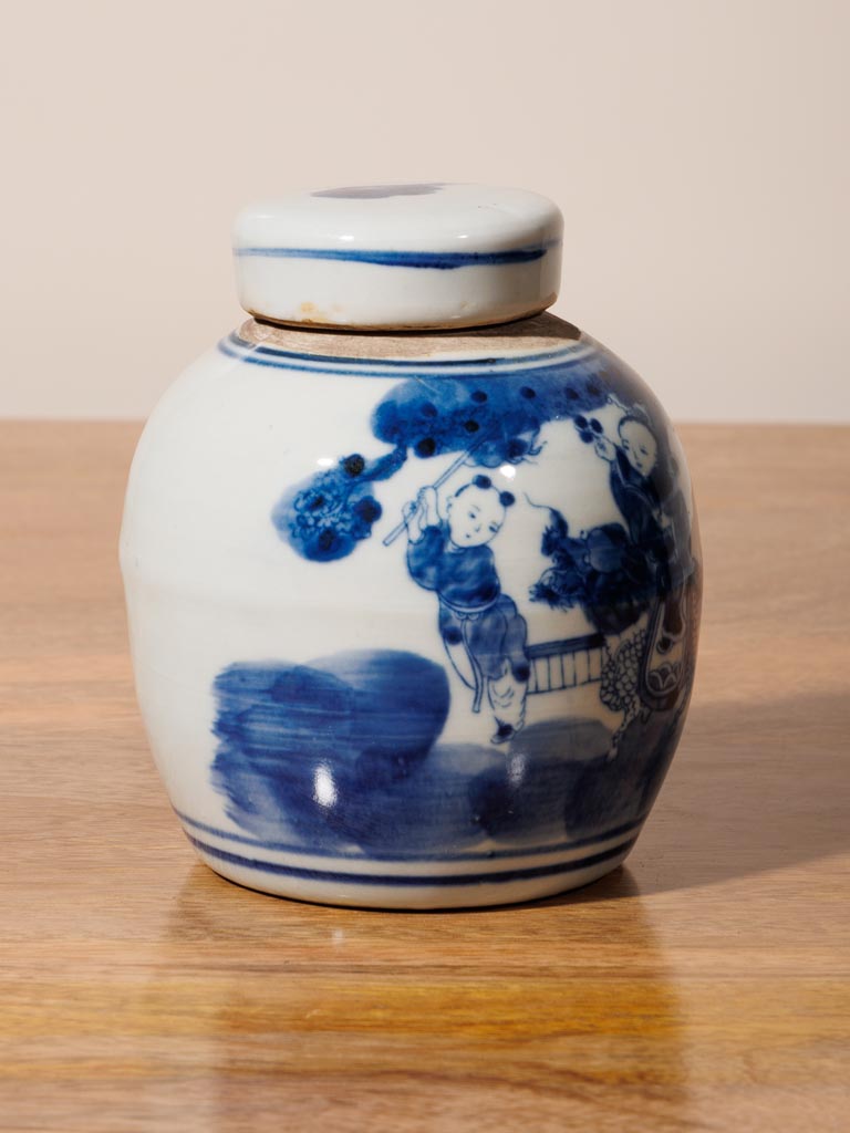 Chinese ceramic urn characters - 7