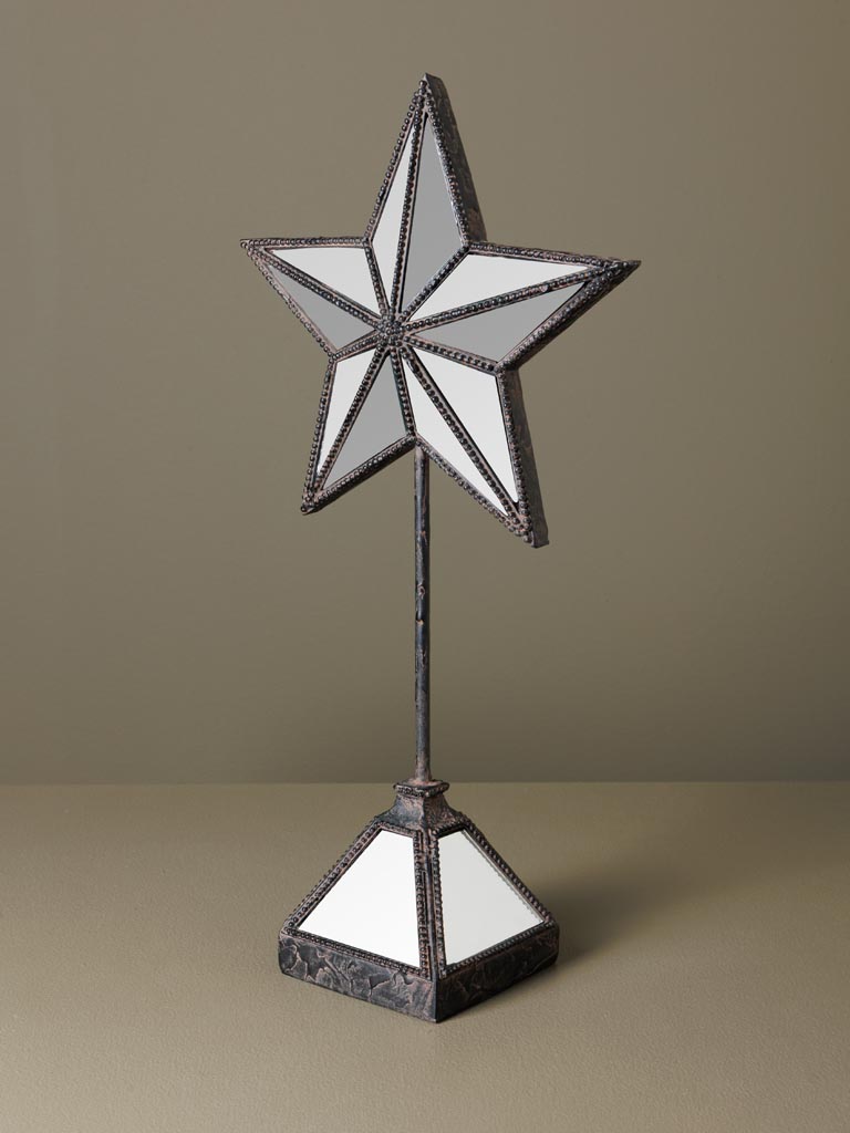Mirrored star on stand - 3