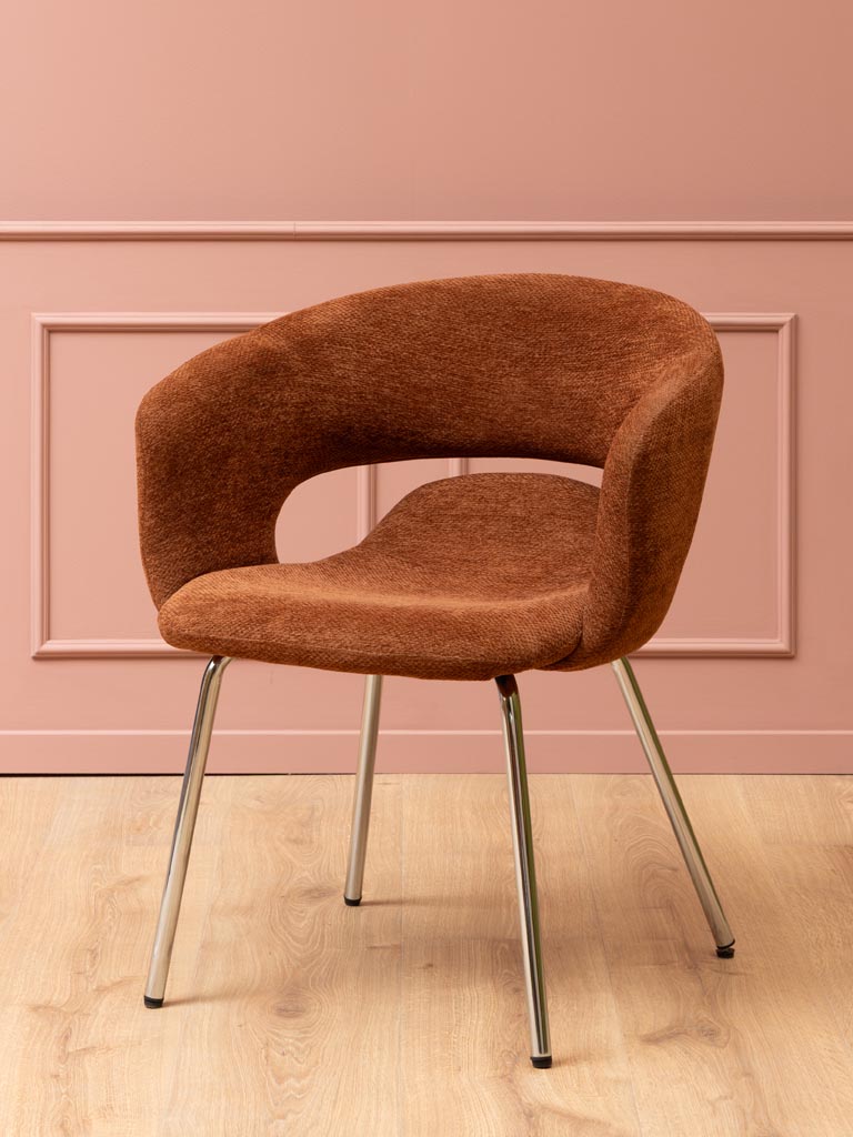 Chaise enveloppante marron Magnus - 1