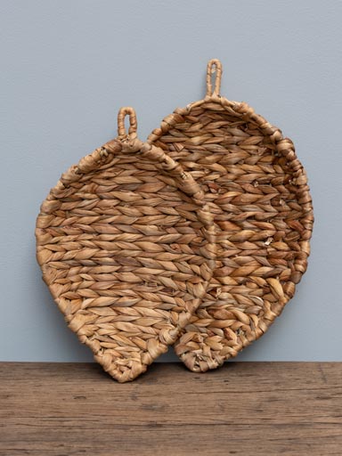 S/2 leaf trinkets in water hyacinth